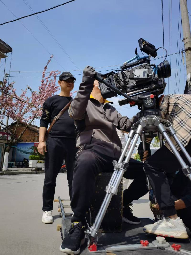 鄂城区广告片拍摄：快消品牌爆款之选，网感内容适配社媒传播！