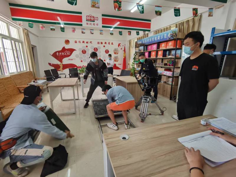 追星女孩心理学分析报告：鄂城区广告片拍摄公司揭秘饭圈应援式传播逻辑